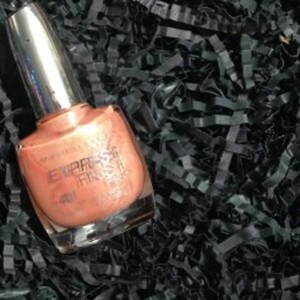 Vernis rose nacré Maybelline