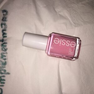Vernis rose "Need a vacation"
