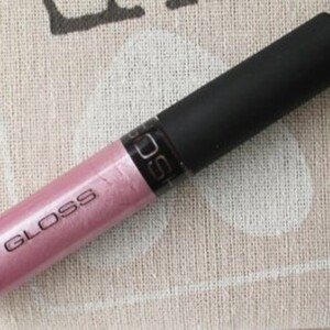 recherche lip gloss gosh 009