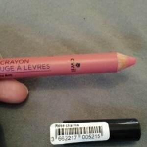 Crayon à lèvres rose charme
