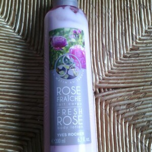 Lait corps à la rose