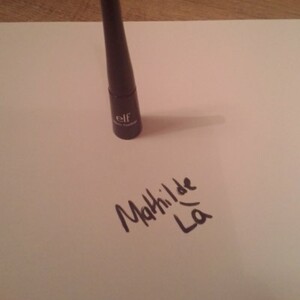 Eyeliner pinceau fin noir