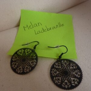 boucles oreilles noires