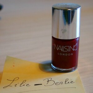 Vernis rouge foncé