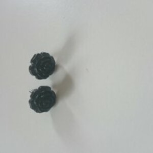 Boucle d'oreille fleur noir