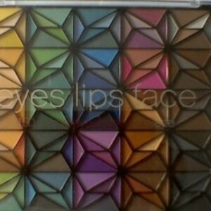 palette géometrique de 150 ombres a paupieres