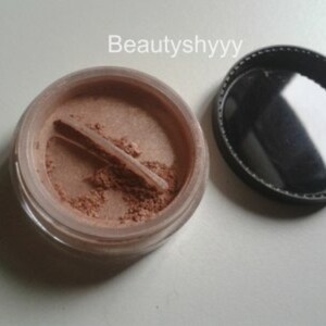 Sublime blush minéral Neve Cosmetics teinte Vener