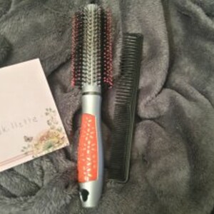 Brosse ronde et peigne plastique