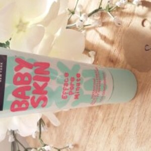 baby skin efface pore minute