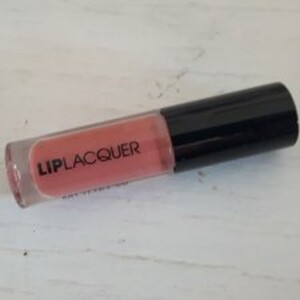 lip lacquer