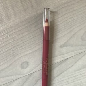 Double Wear   Stay in place lip pencil