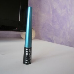 Eye liner couleur bleu lagon