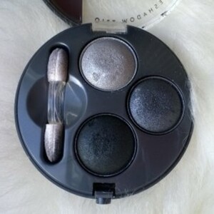 Smoky eyes