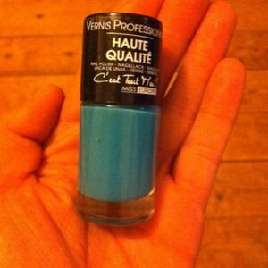 Vernis bleu