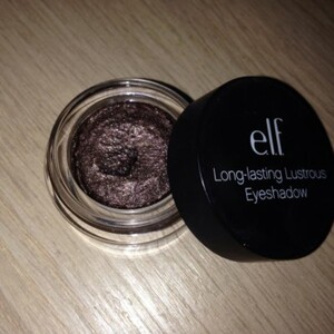 Long lasting eyes shadow