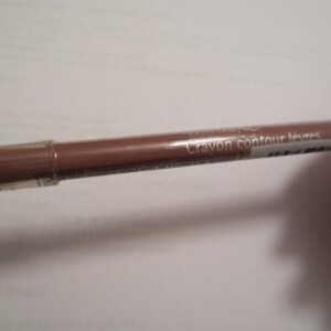 crayon contour levres