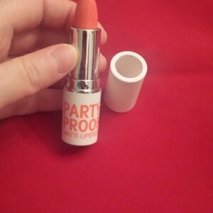 Party proof rouge a levre mat Model