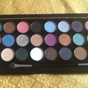 Pro's fantastic 24 shades palette