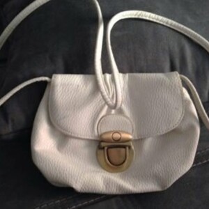 pochette blanche