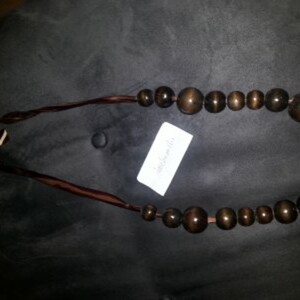 Collier boules marron foncé