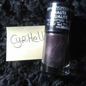 vernis violet foncé