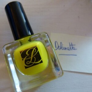 Vernis Estée Lauder jaune fluo