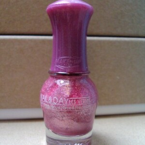 Vernis rose pailleté