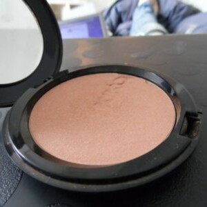 Poudre bronzante lumineuse kiko