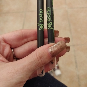 2 crayons n 203 et 207 boho green