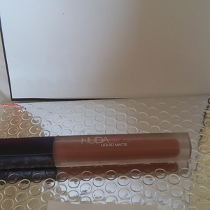 Liquid matte huda beauty