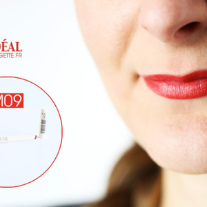 stylo à lèvre rouge ideal M09