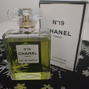 EAU DE PARFUM CHANEL n° 19