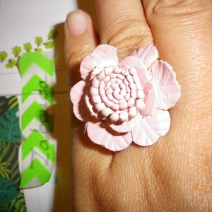 Bague avec fleur rose