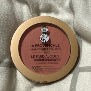 Le fard a joues lumières d’ocres