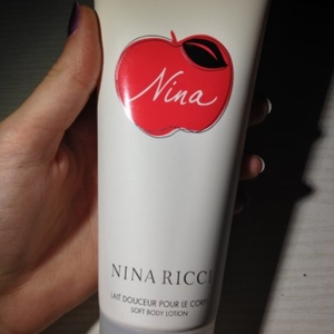 Lait douceur pour le corps Nina Ricci grand format