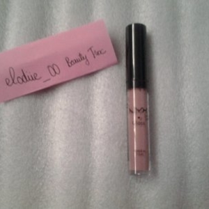 nyx round lip gloss