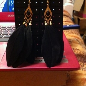 longues boucles d'oreille plumes