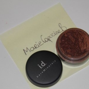 Bare Minerals Pigment