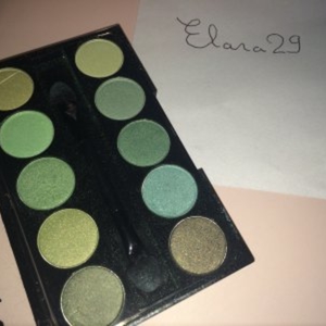 Palette de 10 fards à paupière vert  N06