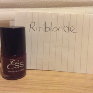 Vernis Bordeaux foncé