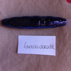 Mascara Outrageous Volume