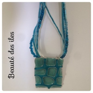 collier fantaisie bleu