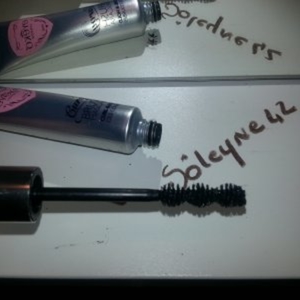 curvy brush mascara