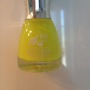 Vernis jaune flou