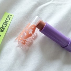 BabyLips "Peachy Kiss"