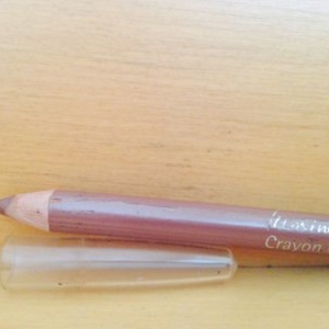 Crayon contour lèvres