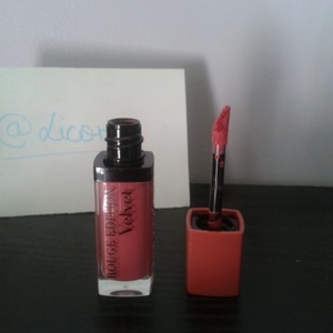 Rouge à lèvres rouge édition velvet