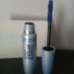 Mascara volume express bleu