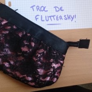 Pochette girly baroque