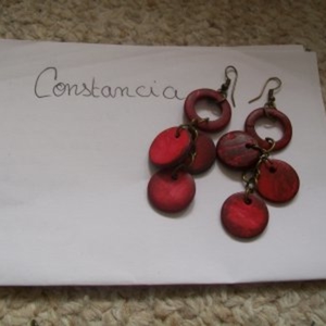 boucles d'oreilles en bois rouges